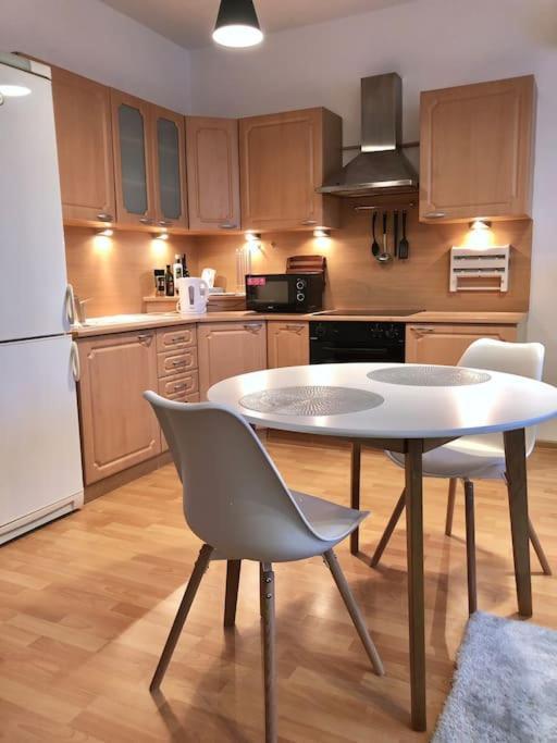 Modern & Cozy Apartment Near Hockey & Football Arena Bratislava Ngoại thất bức ảnh