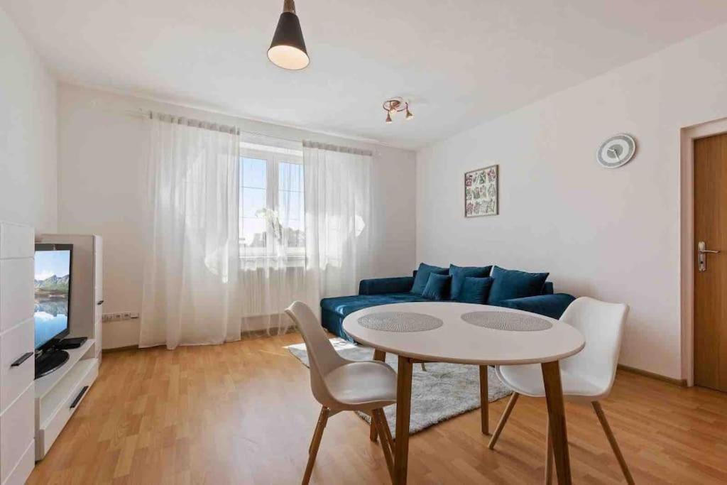 Modern & Cozy Apartment Near Hockey & Football Arena Bratislava Ngoại thất bức ảnh