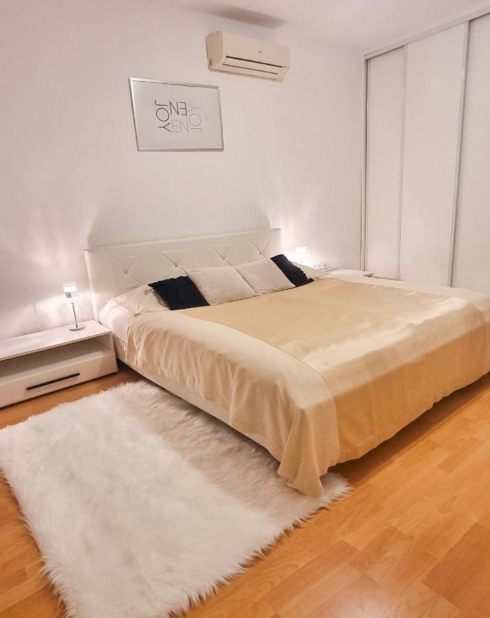 Modern & Cozy Apartment Near Hockey & Football Arena Bratislava Ngoại thất bức ảnh